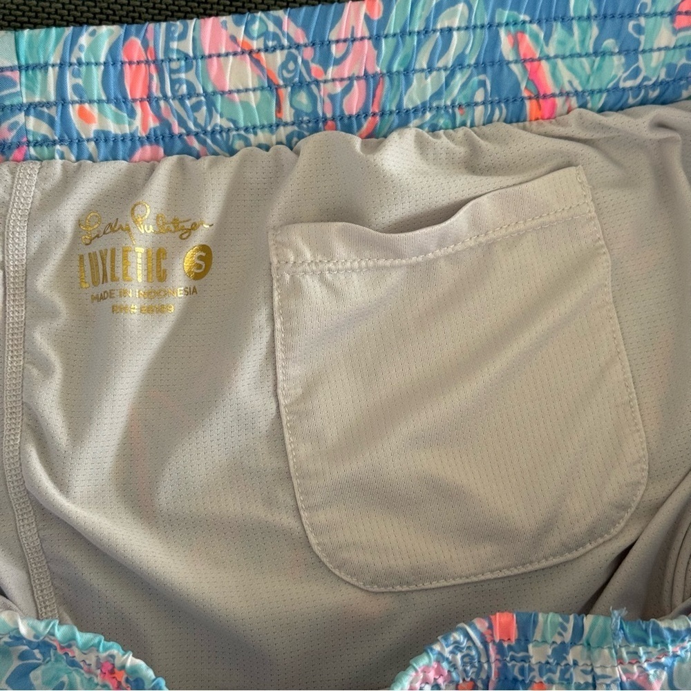 LILLY PULITZER Luxletic Ocean Trail Shorts Zanzibar Blue Fish Kiss - Picture 7 of 9